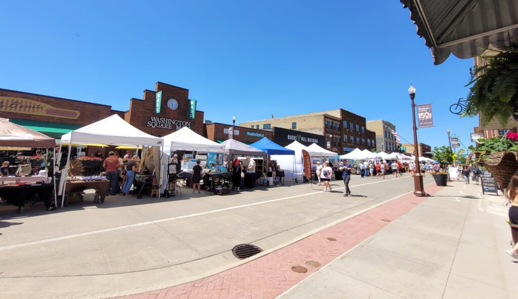 Street Faire at the Lakes photo of vendors and shoppers